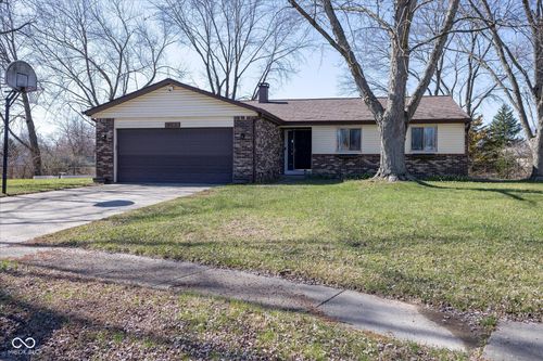 8214 Old Farm Rd, Indianapolis, IN, 46256-3406 | Card Image