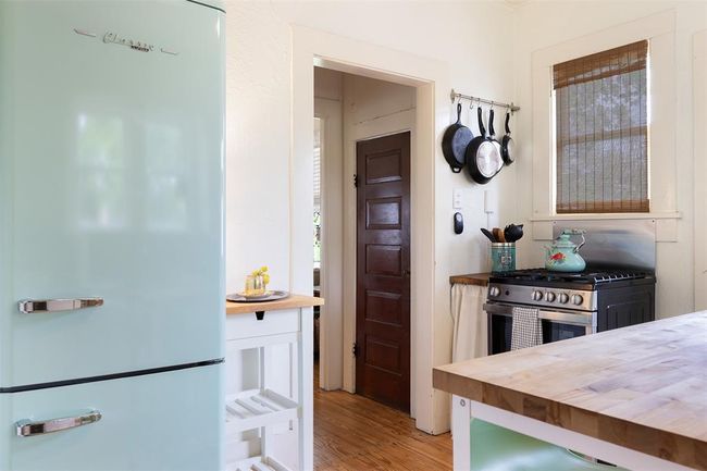 261 N Water St, House other with 2 bedrooms, 1 bathrooms and null parking in La Grange TX | Image 10