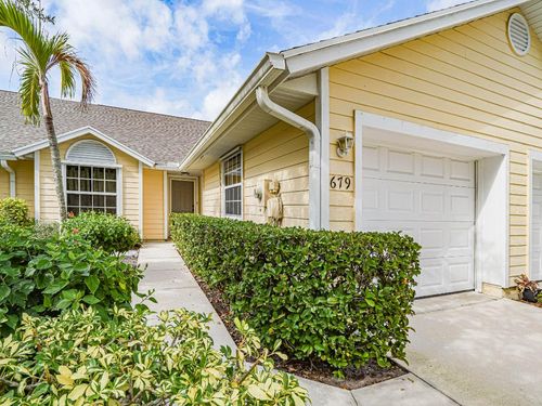 679 5th Ave, Vero Beach, FL, 32962-1690 | Card Image