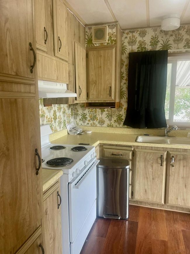 Kitchen | Image 12