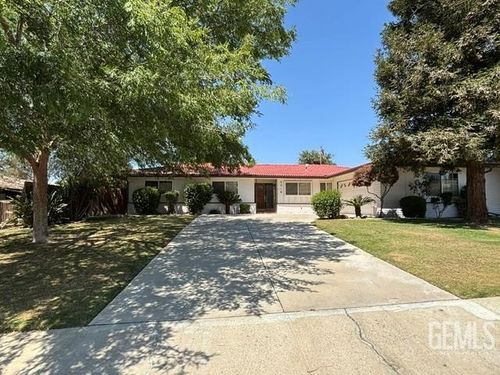 3218 Christmas Tree Lane, Bakersfield, CA, 93306 | Card Image
