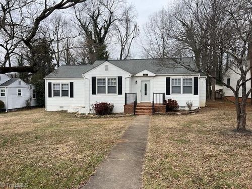 830 Crescent Dr, Reidsville, NC, 27320-4515 | Card Image