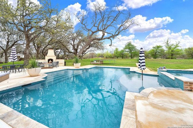 1409 Woodland Ct, House other with 4 bedrooms, 4 bathrooms and null parking in Hondo TX | Image 7
