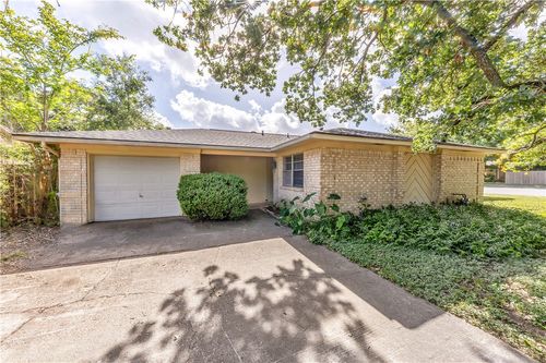 3021 Jennifer Dr, College Station, TX, 77845-5721 | Card Image