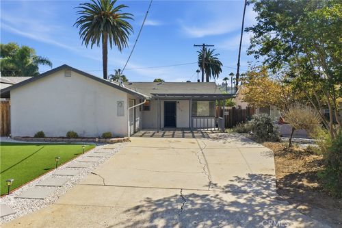 1354 S Maple St, Escondido, CA, 92025-5728 | Card Image
