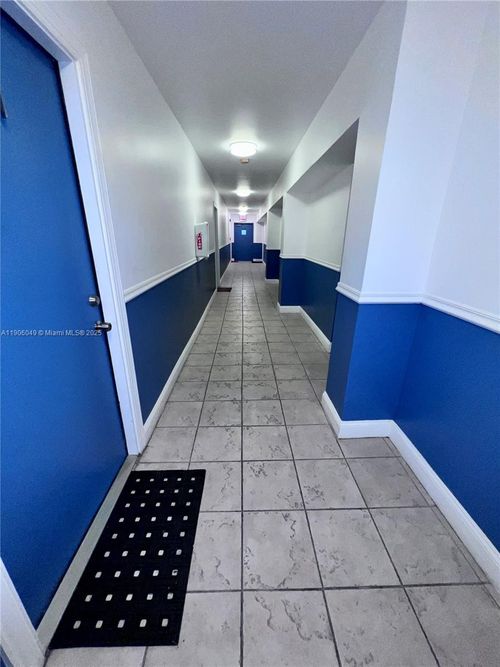 apt-305-12290 Ne 11th Ct, North Miami, FL, 33161-5846 | Card Image