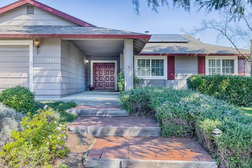 8886 Oakmont Dr, Santa Rosa, CA, 95409-6455 | Card Image