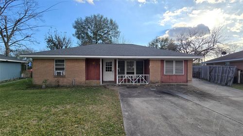 103 Long Dr, Baytown, TX, 77521-4504 | Card Image
