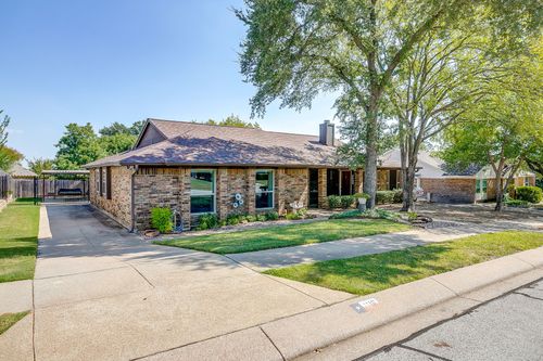 1116 Highpoint Rd, Bedford, TX, 76022-7766 | Card Image