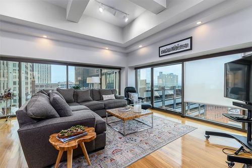 1009-1101 Walnut Street, Kansas City, MO, 64105 | Card Image