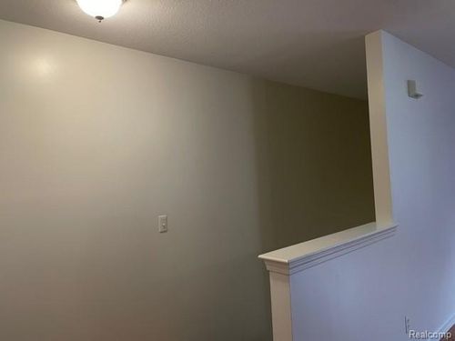 14 Eden Park Dr, Dearborn Heights, MI, 48127-1997 | Card Image