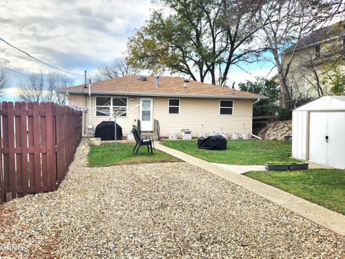 308 2nd Ave Ne, Mandan, ND, 58554-3340 | Card Image