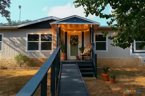 285 Rhonda Dr, Lytle, TX, 78052-3835 | Card Image