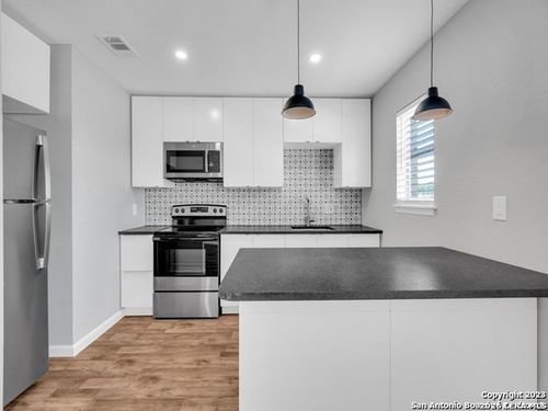 206j-911 Vance Jackson, San Antonio, TX, 78201 | Card Image