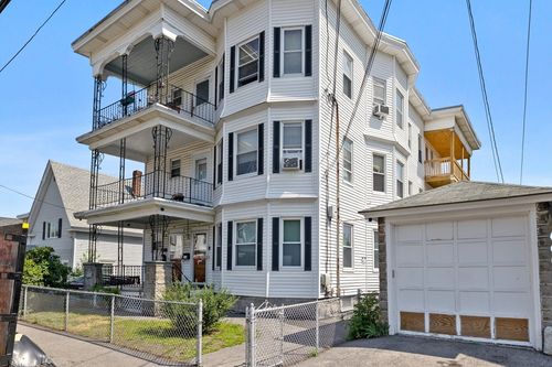 31 Woodland St, Lawrence, MA, 01841-2940 | Card Image