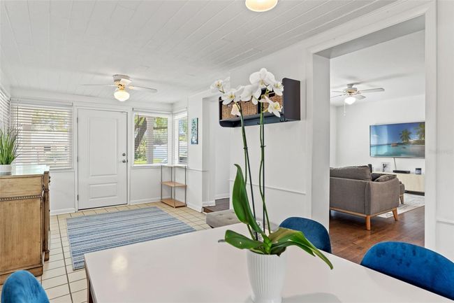 Entry/Dining | Image 8
