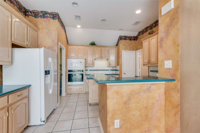 18132 Meandering Way, House other with 3 bedrooms, 2 bathrooms and null parking in Dallas TX | Image 15
