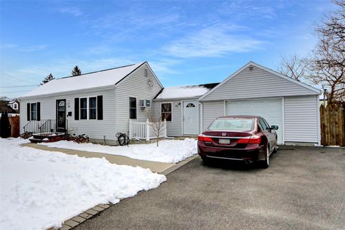 34 Hemlock St, Wyandanch, NY, 11798-3304 | Card Image