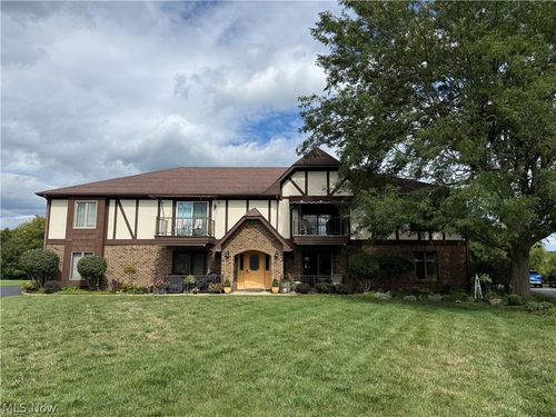 4-852 Pearson Cir, Youngstown, OH, 44512-5742 | Card Image