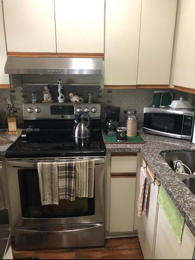 248 - 248 Majorca Ave, Townhouse with 2 bedrooms, 3 bathrooms and null parking in Coral Gables FL | Image 20