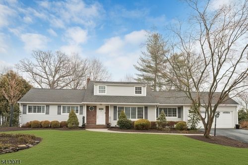 27 Maplewood Dr, Parsippany, NJ, 07054-1439 | Card Image