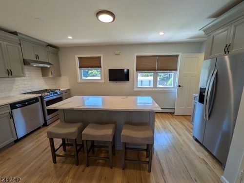 43 Manchester Ct, Wayne, NJ, 07470-3392 | Card Image