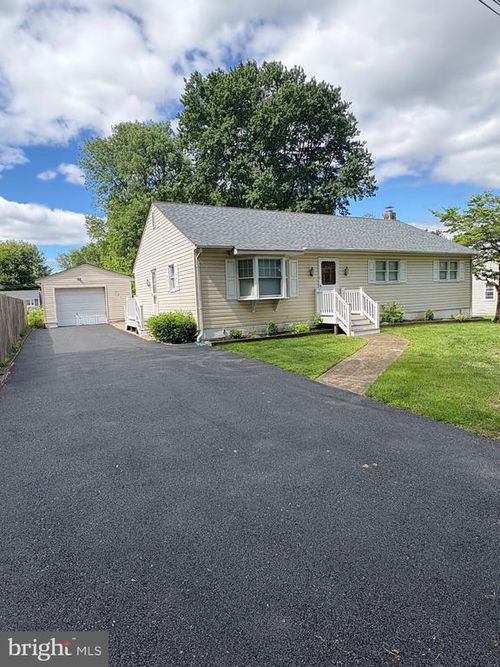 461 E Myrtle Ave, FEASTERVILLE TREVOSE, PA, 19053-4245 | Card Image