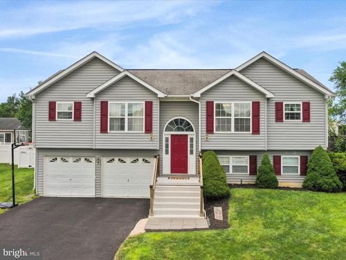 28 Expedition Ct, MARTINSBURG, WV, 25403-8357 | Card Image