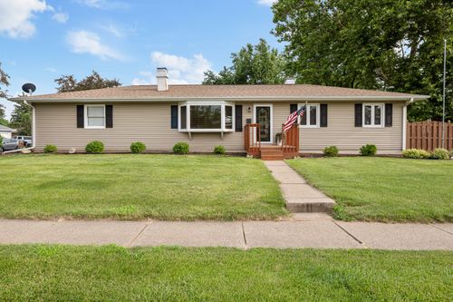 1419 Spruce Hills Dr, Bettendorf, IA, 52722-2340 | Card Image