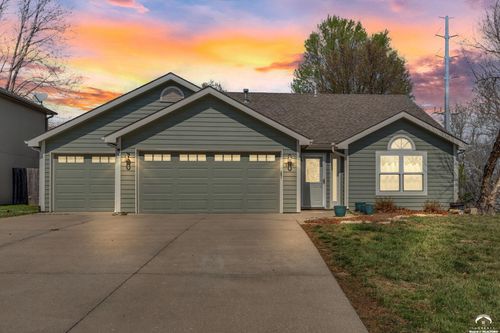 2116 Prairie Ter, Lawrence, KS, 66046-6111 | Card Image
