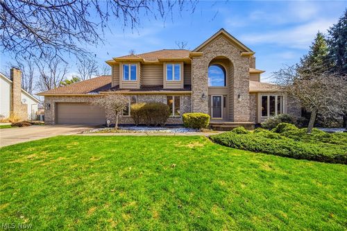 471 Medway Rd, Highland Heights, OH, 44143-3724 | Card Image