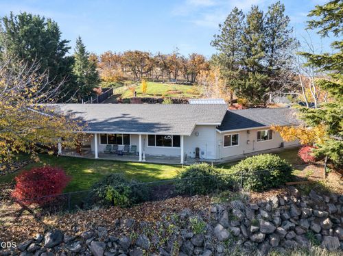 2820 David Ln, Medford, OR, 97504-9412 | Card Image