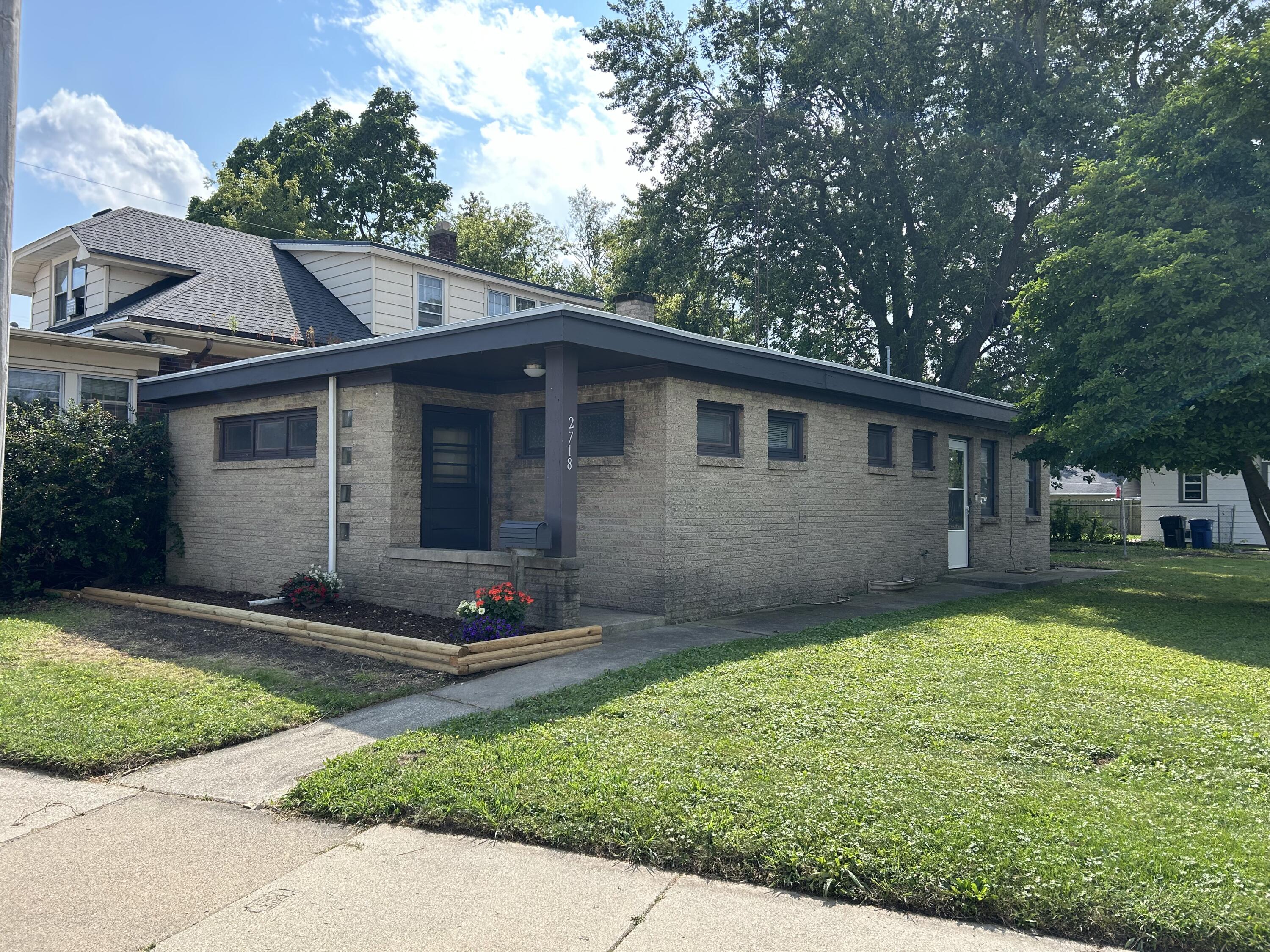 Douglas Ave, Racine, WI 53402