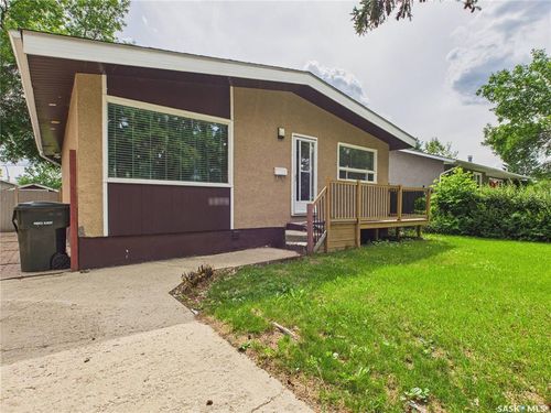 1373 2nd St E, Prince Albert, SK, S6V0H3 | Card Image