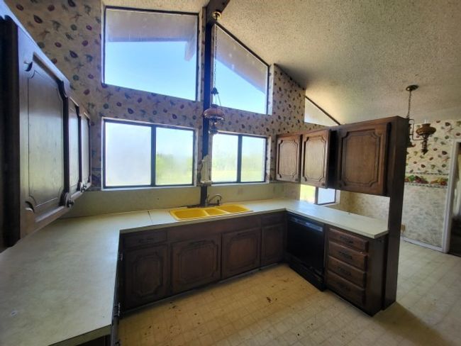 306 Wade St, House other with 4 bedrooms, 2 bathrooms and null parking in Olney TX | Image 9