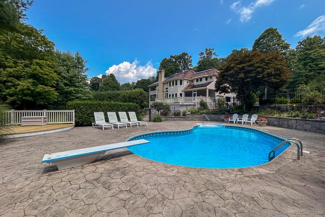 10 Edna Ct, House other with 4 bedrooms, 5 bathrooms and 10 parking in Brookfield CT | Image 4