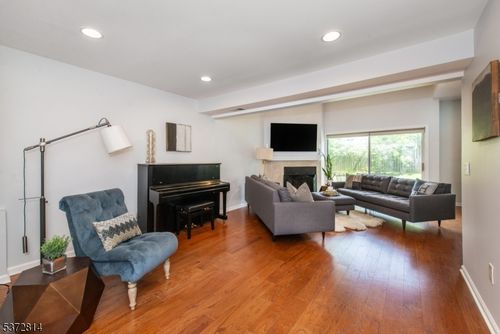 apt-35-318 Main St, Madison, NJ, 07940-2357 | Card Image