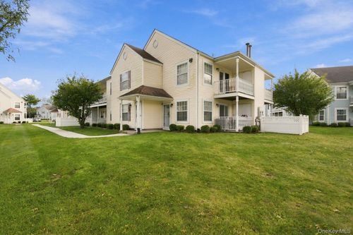 100 Fairview Cir, Middle Island, NY, 11953-2342 | Card Image