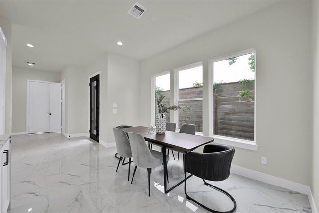 B - 2808 Cary St, House other with 3 bedrooms, 4 bathrooms and null parking in Houston TX | Image 7