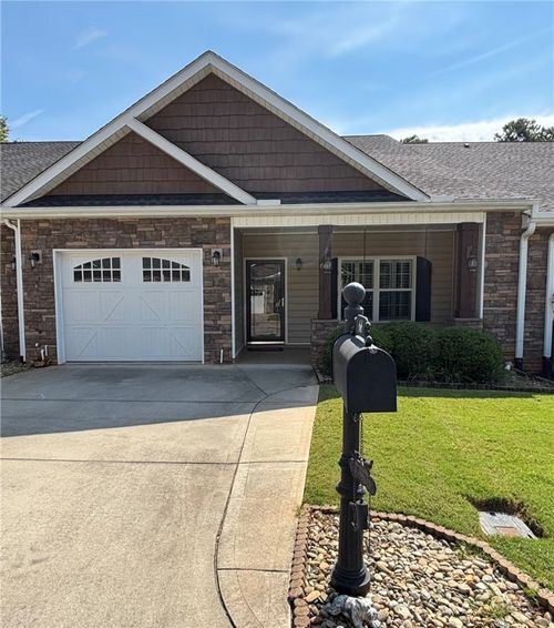66 Hillsborough Dr, Anderson, SC, 29621-2690 | Card Image