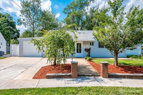 9 Regent Ct, Edison, NJ, 08817-4011 | Card Image