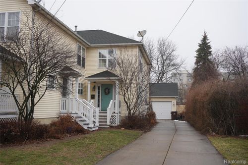 3-35726 Brush St, Wayne, MI, 48184-1605 | Card Image