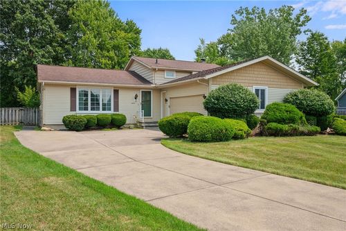 20548 Holly Cir, Strongsville, OH, 44149-5609 | Card Image