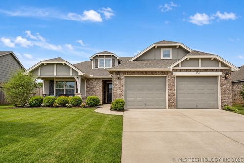 3734 144th St, Bixby, OK, 74008-8066 | Card Image