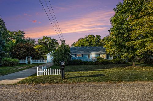 281 Ronald St, Cedar Springs, MI, 49319-8583 | Card Image