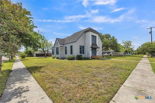 811 Terrell St, Cuero, TX, 77954-3557 | Card Image
