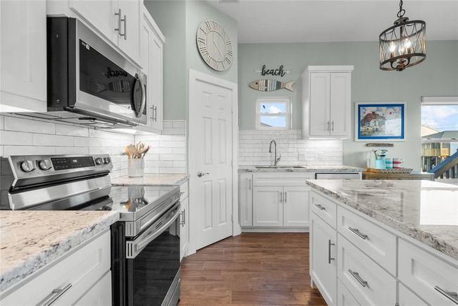 22318 Vista Del Mar, House other with 4 bedrooms, 3 bathrooms and 5 parking in Galveston TX | Image 14