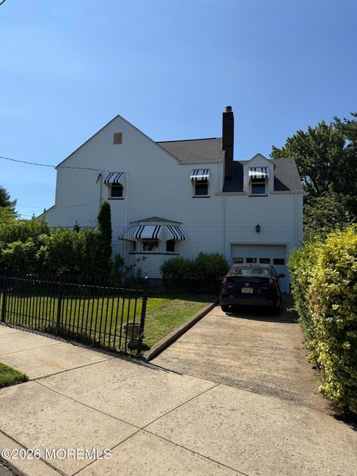 38 Dix St, New Brunswick, NJ, 08901-2204 | Card Image
