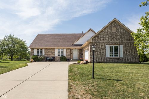 40 E Bloomfield Ln, Westfield, IN, 46074-9753 | Card Image
