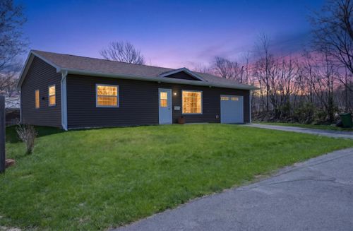 17 Moore St, Truro, NS, B2N4N8 | Card Image